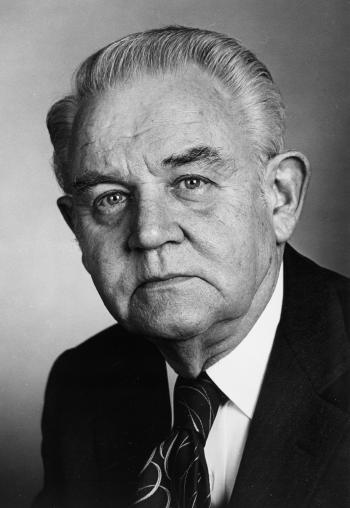 Strategy_Bridge's tweet image. We present Michael Junge's intriguing article #Accountability in the U.S. #Navy. So that others may learn &amp;amp; for the #BridgeCommunity to consider its merits, leveraging today's wisdom. 

@USNavy    #Responsibility  

thestrategybridge.org/the-bridge/201…