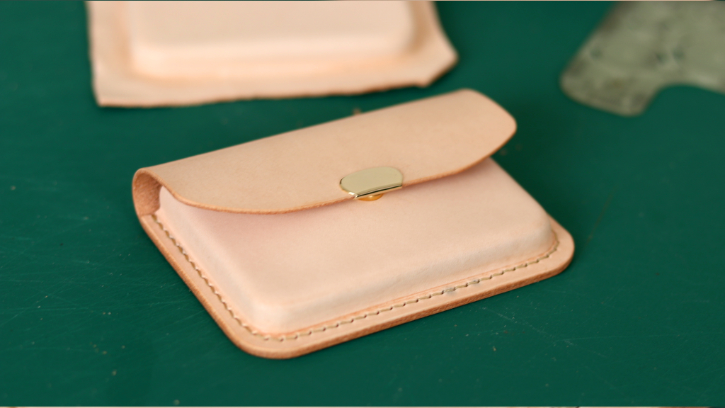 LeatherGum's tweet photo. 次の動画用の試作品。
#レザークラフト #手縫い #革細工 #ハンドメイド #革製品 https://t.co/XnjWSUNTJG