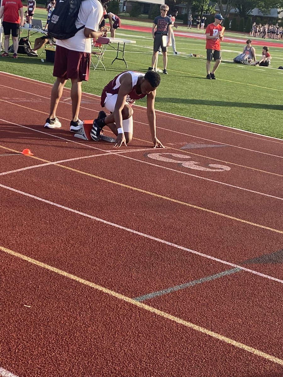 Starve your distractions feed your focus …. 18.6 Long Jump , 4x100 Relay , 400 Meter 🏃🏾💨🏃🏾💨

#trackandfield #track #trackmeet #runnersofinstagram #youthathlete #focused #focusedonmygoals #cubs #explorepage✨ #sports #trackdays