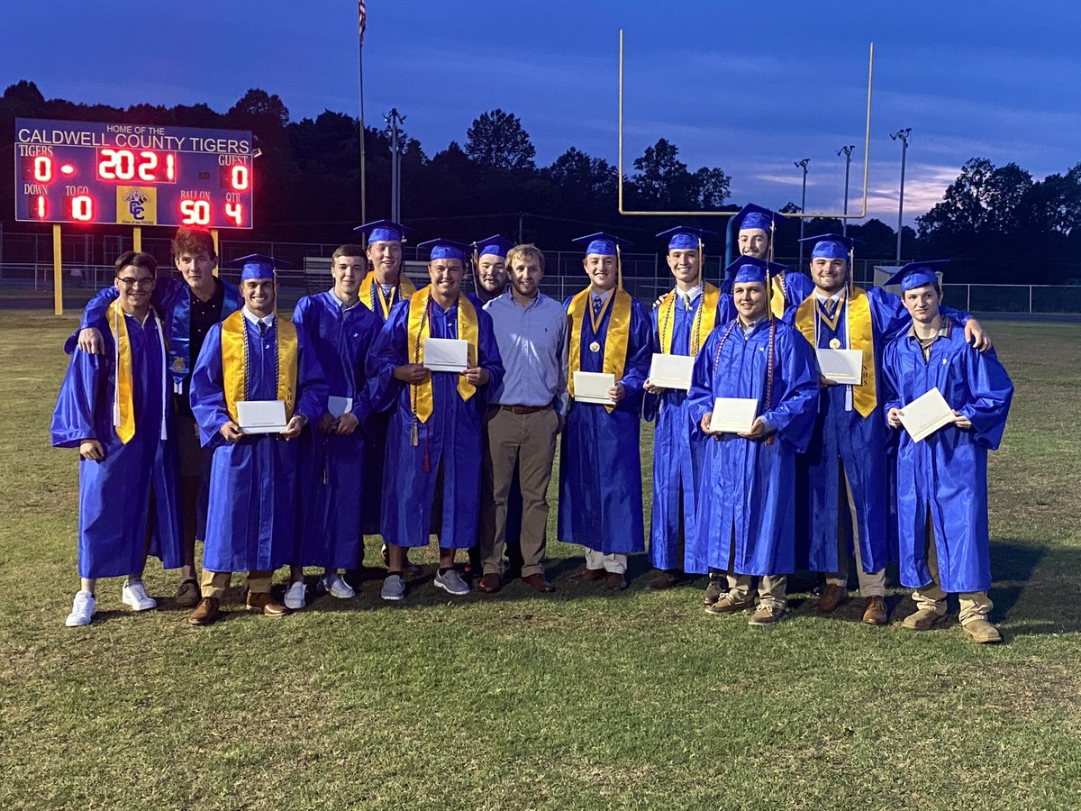 FordBranchJr's tweet photo. @wbarnes22 @benvanhooser Was a great ride Coach!! 🏈 ‘2021 https://t.co/kLL6Lcj22M