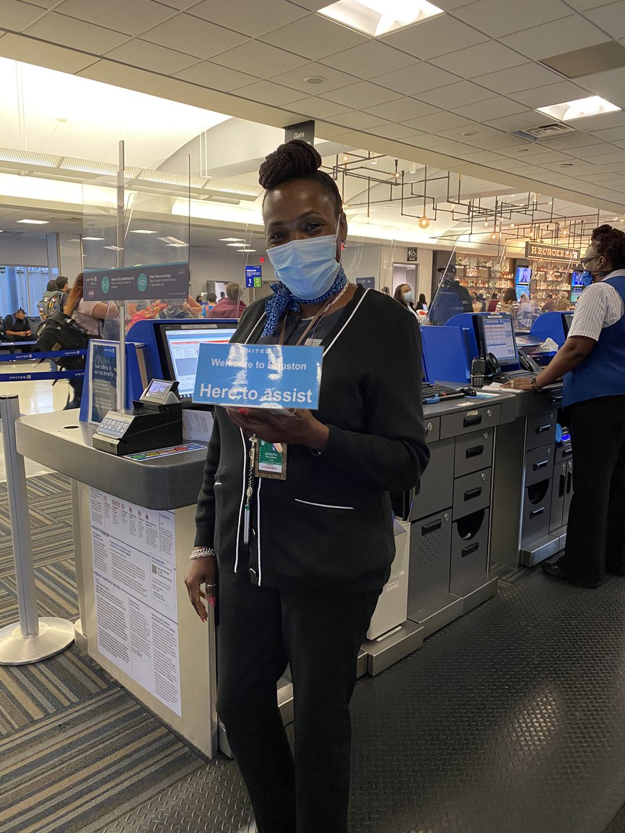 spiper0617's tweet photo. Yolanda loves our new “Welcome to Houston Here to Assist” signs. She is armed with connection info on her MAP device. Also, she made a beautiful welcome announcement to let our passengers know she would be there to assist with their questions💙✈️ https://t.co/d6l3pGf3Ue
