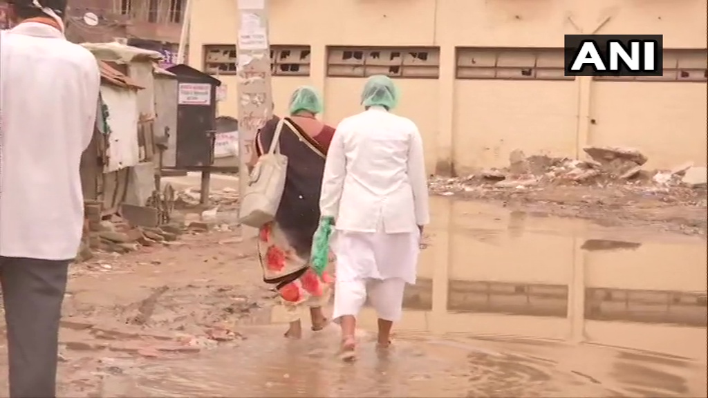 ANI's tweet photo. Bihar: Premises of Darbhanga Medical College &amp; Hospital (DMCH) waterlogged &amp; polluted, pigs seen roaming around; Administration takes up development work

"I'm working here for 26 yrs. Roads are waterlogged after rainfall &amp; we've to walk through it to reach DMCH," says a nurse https://t.co/8ovtGqUDqF