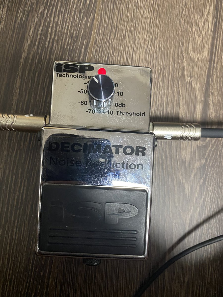 ENO5150's tweet image. 本体が重たいですが、かなり良い！笑
・音色変わらない
・ノブが一個なので設定が楽（これ大事）

てか完全に見た目はBOSSだよね😱
#isp #decimator