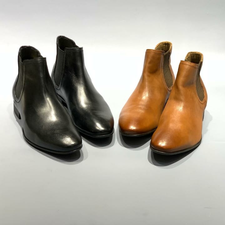 Cfu971's tweet photo. Cognac leather Chelsea Boots
Sizes 39-47
@ 5500ksh
0726886896/0707960090
@Cfu971 

#KCSE2020 #QwetuHostelsInKaren University Thika Road Juja June Ruto #UhurusCoffeeGamechanger #TheLastHospital #mondaythoughts #MondayMotivation https://t.co/JxNXOTIdRo