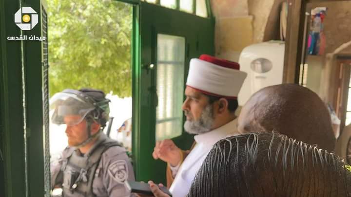Israeli Occupation confiscate keys of Masjid al-Aqsa and seek to expel Sheikh Omar Kiswani, Mudeer of Masjid al-Aqsa, and other Awqaf employees from the Masjid #MasjidAlAqsa  #Palestine  #Jerusalem  #AlQuds  #HandsOffAlAqsa  #AlAqsaUnderAttack