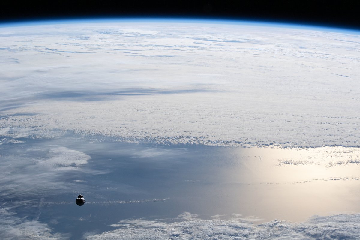 MarGomezH's tweet photo. Imagen Crew Dragon Endeavour acercándose a la Estación Espacial Internacional

 (Crédito: NASA Johnson) https://t.co/llGrbfYtHL