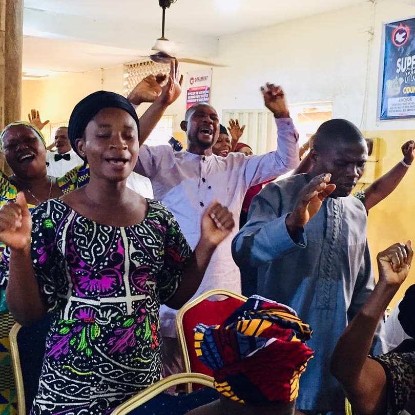 gofaminthof_'s tweet photo. MINISTER
BRO. FEMI OYETUNJI 

FOCUS:
THE LAW OF HONOR

TEXTS:
Jn 6:13-15. 

NOTES ON TEXT 
- Laws are procedures that people should follow to achieve some things.

WHAT IS HONOR?
Honor is to give respect to someone or giving regards to the people that honor should be given to. https://t.co/2E0vD7cQdo