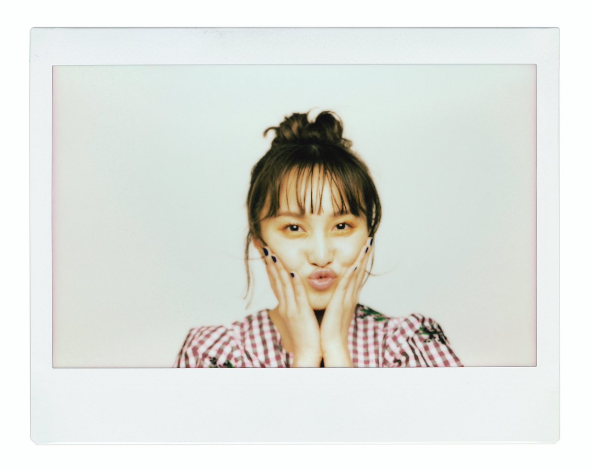 umezawawa's tweet photo. ◯百田夏菜子 撮影しました。ロモグラフロックで撮影
I took a picture of Kanako Momota.
Taken with a large camera, Polaroid Lomograflok.She looks more mature!
#すくってごらん #百田夏菜子 #ももクロ #ロモグラフィー #大判カメラ #インスタックスワイド #graflok #lomography #filmisnotdead https://t.co/GIX3Hv7N3u