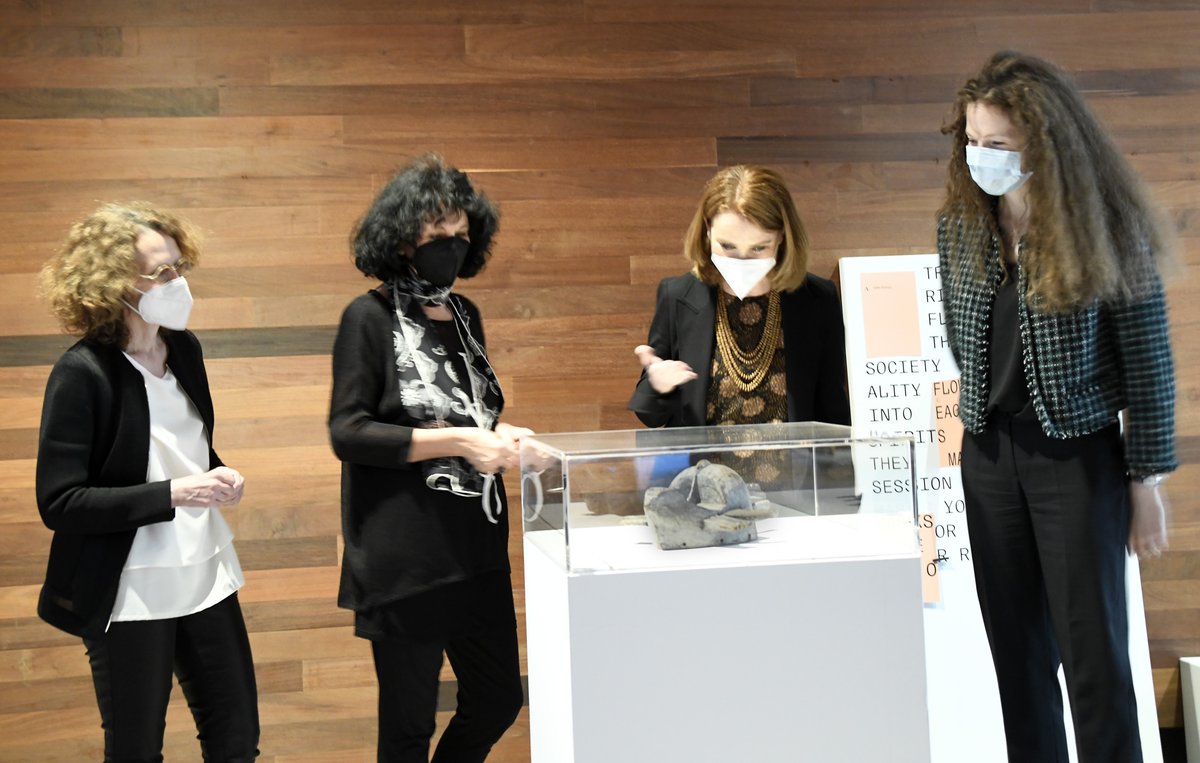 DLAMarbach's tweet image. »This is a testament to the value of the international collaboration ...«, @DLADirektorin Sandra Richter zum Auftakt der virtuellen Veranstaltungsreihe #NarratingAfrica #StepTwo. Das weitere Programm unter:  dla-marbach.de/fileadmin/reda… Foto: Chris Korner, DLA Marbach