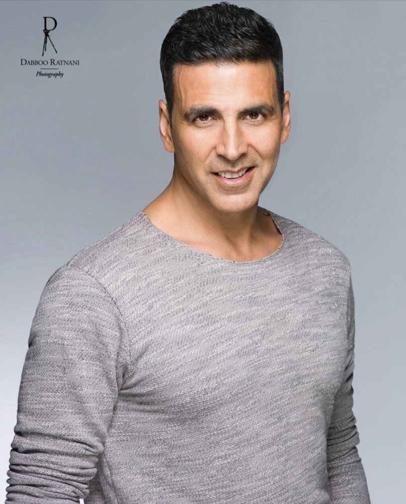 Box_Office_BO's tweet photo. #Akshaykumar was India's first actor to cross 100 cr, 200 cr and 400cr cumulative distributor share in a single year. https://t.co/XvX3rIkEq4