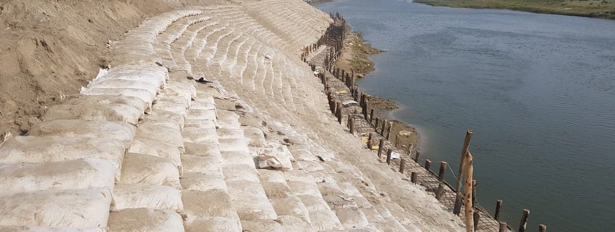 WRD_Bihar's tweet photo. आपकी सुरक्षा, हमारा कर्तव्य।
Pictures of ongoing #AntiErosion work under flood control division #Begusarai and #Khagaria.
This work is done prior to the flood to mitigate it's impact.
#WRDWorkUpdate @officecmbihar
@SanjayJhaBihar @sanjeev_hans97 @IPRD_Bihar https://t.co/L9l4KaviIk