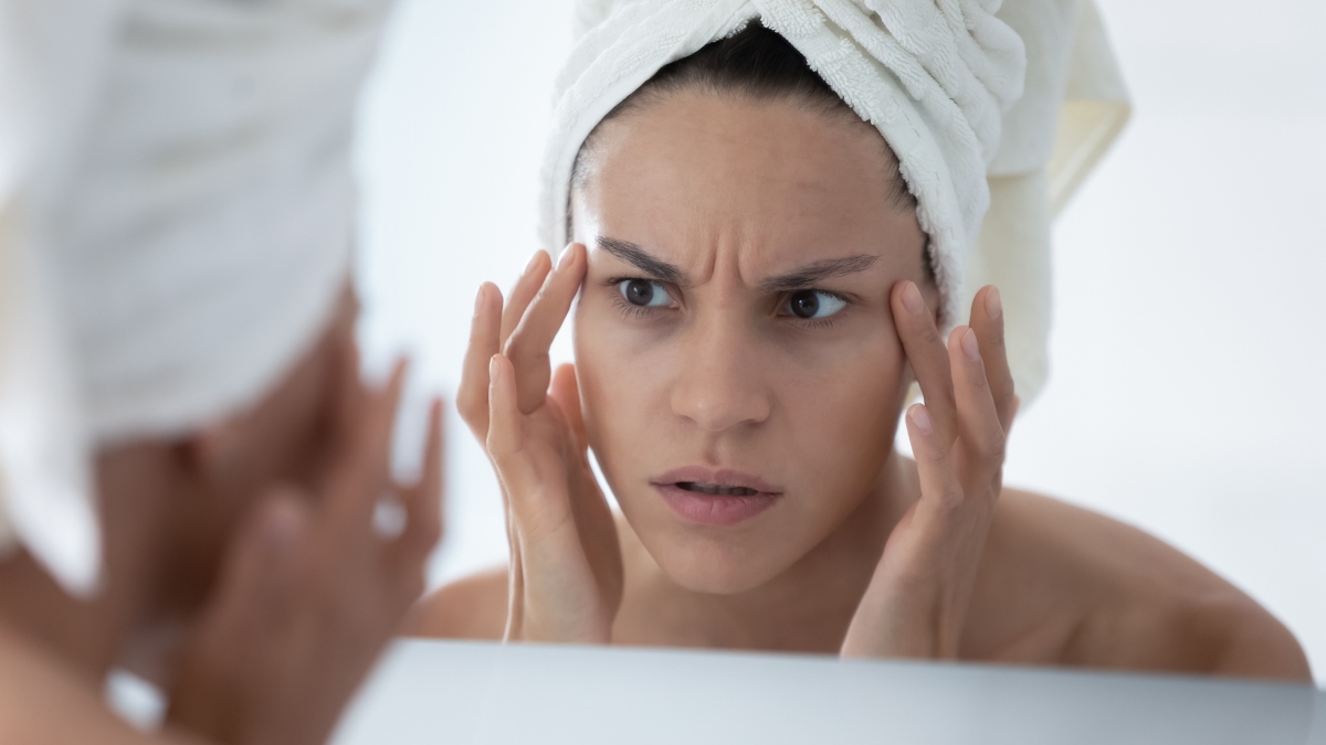 Starting to notice crinkles in the corners of your eyes?

Check out our blog post about how to treat crow's feet:

askinclinic.co.uk/2021/05/01/how…