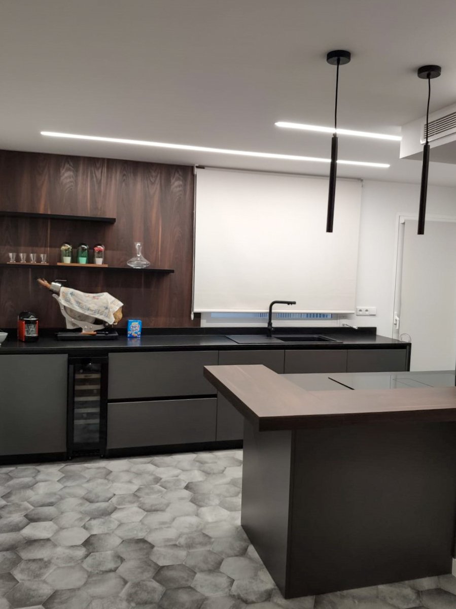 iludec's tweet image. Instalar tiras #LED en el techo de tu cocina es un acierto seguro, tanto en estética como en comodidad y calidad de #iluminación.
En este caso, usamos un perfil especial para empotrar en el techo y conseguir este fantástico resultado.

Descúbrelos: 📱iludec.com