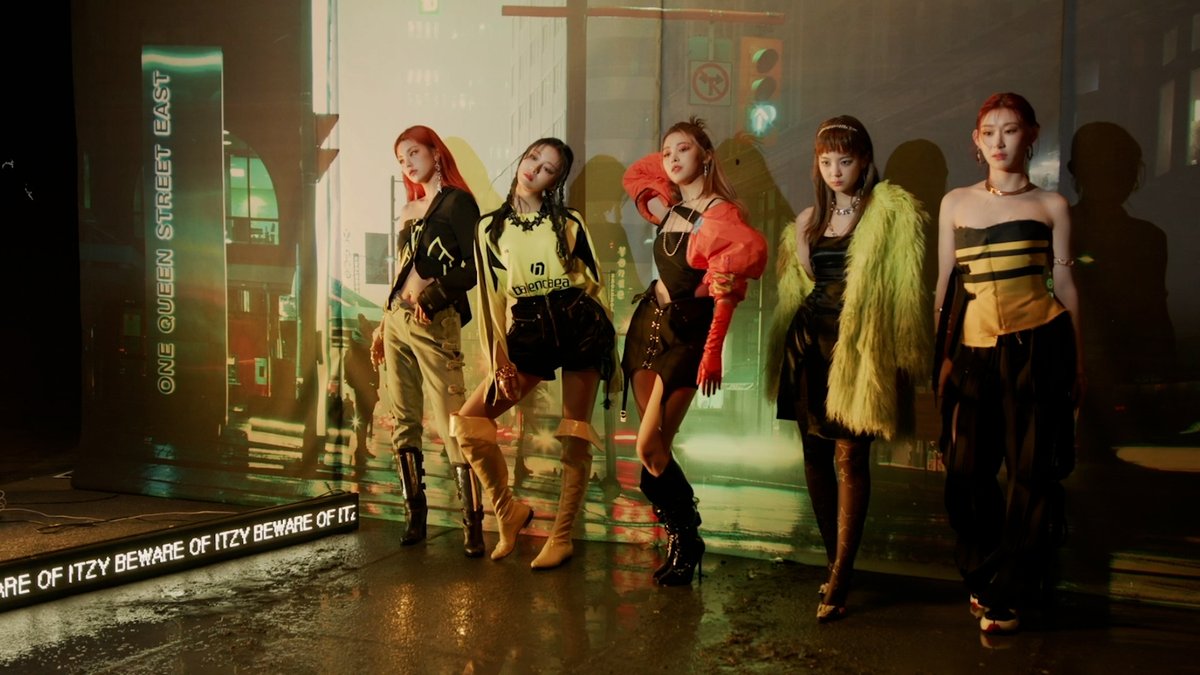 ITZY <GUESS WHO> Hidden Film EP.02
youtu.be/-Nmu75H_3wE

M/V youtu.be/_ysomCGaZLw
ALBUM orcd.co/guesswho

#ITZY #있지 <a href="/ITZYofficial/">ITZY</a>
#MIDZY #믿지
#GUESSWHO
#ITZY_GUESSWHO
#마피아_Inthemorning