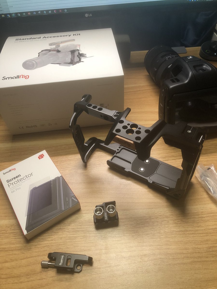 snp0319's tweet photo. BMPCC 6K Proのリグが届きました。
Samsung T5 のSSDがリグの下に搭載できました。
#BMPCC
#Blackmagicdesign
#Pocket6kpro
#smallrig https://t.co/cLNWsPpw67