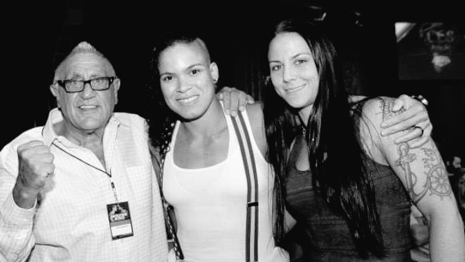 CESMMA's tweet photo. ⏮️ #FromTheCESArchives ⏮️
📸 When @JBurchfieldSr introduced #CESFights to the #WMMA GOAT @Amanda_Leoa 🐯 & her partner/fellow badass @NinaAnsaroff at #CES30 https://t.co/Y1S1PMsX0T