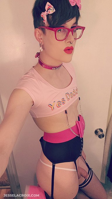 Is this outfit too slutty? :( https://t.co/xh9XAS6Wk0