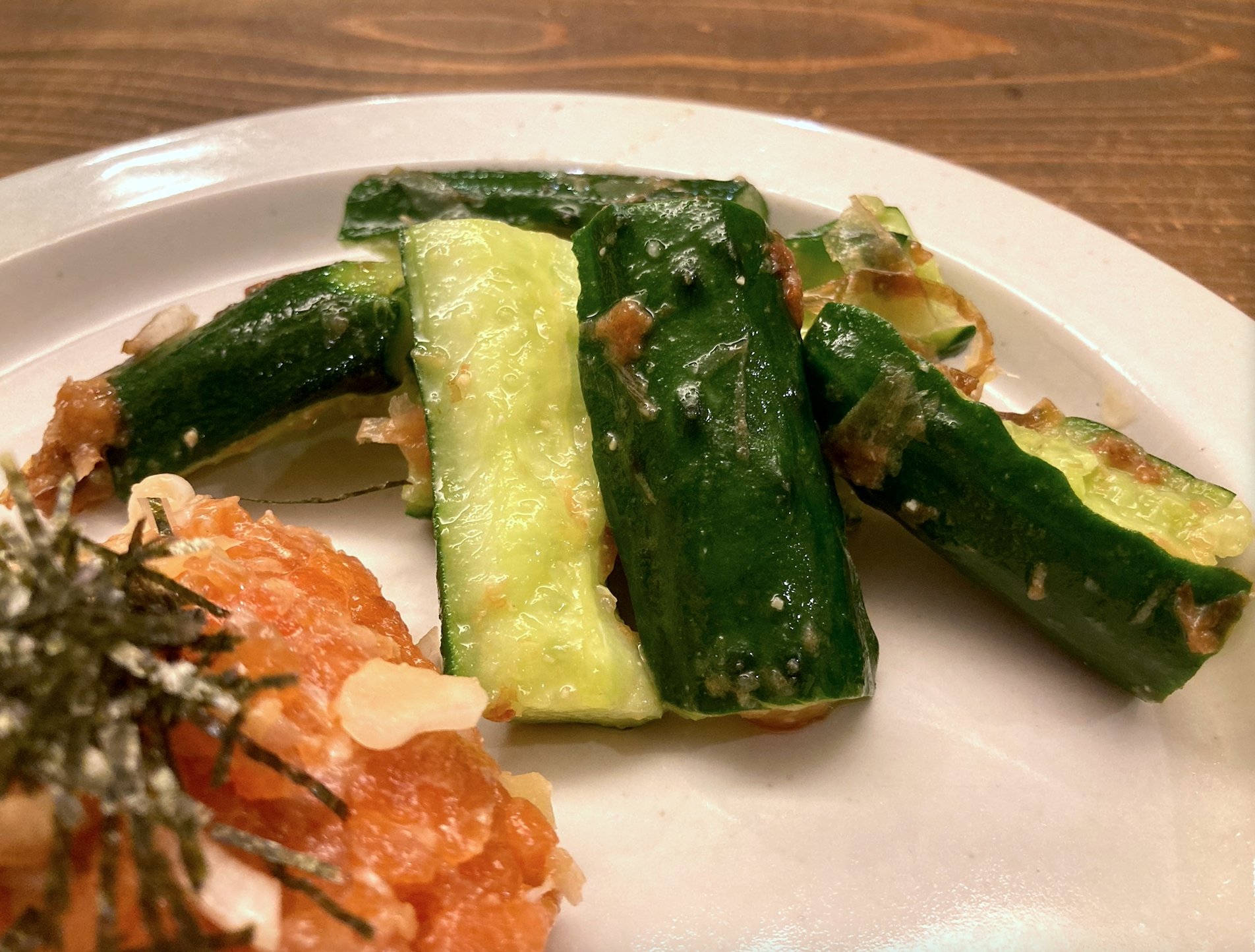 しかない料理のイガゴー 主材料１つでアホになるほどウマい簡単時短レシピ これからの季節はきゅうり と梅干し常備しておくのまじおすすめです 食欲ない時でもきゅうり何本でもいけそうな旨いの作れます きゅうりたたいて割り ポン酢 3倍濃縮麺つゆ2 1