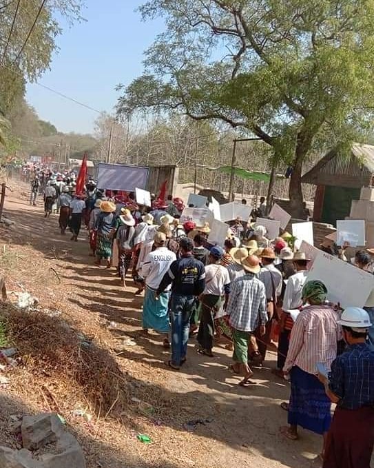 IrrawaddyNews's tweet photo. Locals from 16 villages in Magwe Region’s Natmauk showed their opposition to military rule on May 10. Natmauk is the birthplace and hometown of Myanmar independence hero General Aung San. (Photo: CJ) #WhatsHappeningInMyanmar https://t.co/J7oSkbcRPL