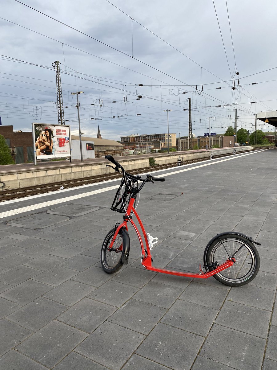 CaroFeth's tweet photo. Mit dem Roller zur Arbeit. 💯 #mdRzA  ID 415586 https://t.co/rjemcLR2Xr