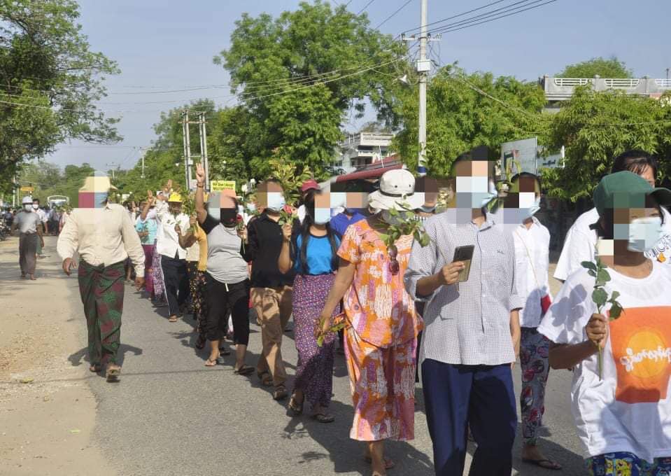 IrrawaddyNews's tweet photo. Residents of #Kanma town in #Magwe Region’s Pakokku Township rallied against the military junta on May 10.  (Photo: CJ) 

#WhatsHappeningInMyanmar https://t.co/tP0u309YZl
