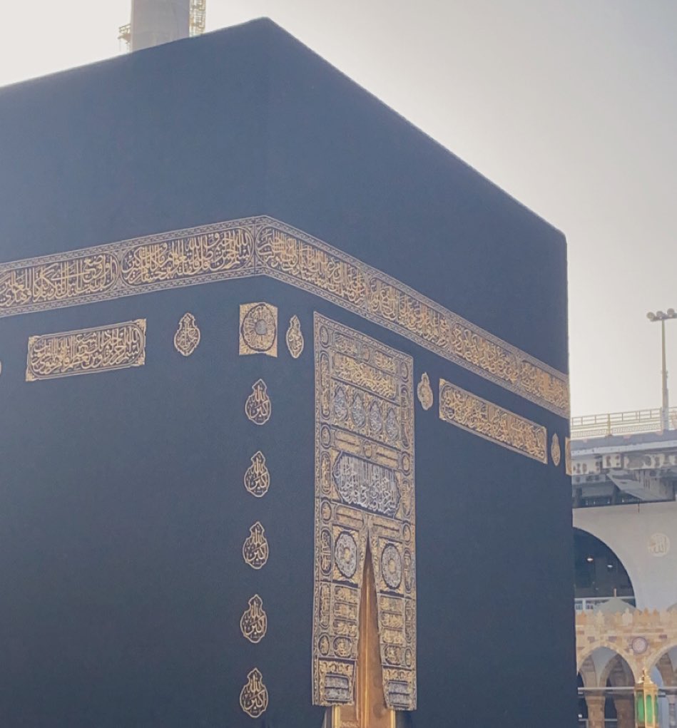 "إن ﺫﺭﻭﺓ عطاء الله ﻟﻠﻌﺒﺪ ﻟﻴﺴﺖ ﺍﻟﺴﻌﺎﺩﺓ، ﻓﺎﻟﺴﻌﺎﺩﺓ ﺷﻌﻮﺭ ﻣﺆﻗﺖ ﺯﺍﺋﻞ، ﻭﺇﻧﻤﺎهو اﻟﺮﺿﺎ ﻭﻣﻦ ﻫﻨﺎ ﻓﺎلله ﻟﻢ ﻳﻘﻞ ﻟﺮﺳﻮﻟﻪ ﻭﻟﺴﻮﻑ ﻳﻌﻄﻴﻚ ﺭﺑﻚ فتسعد ﻭﺇﻧﻤﺎ ﻗﺎﻝ: "ولسوف يعطيك ربك ﻓﺘﺮﺿﻰ."
دمتم سعداء..بالرضا..