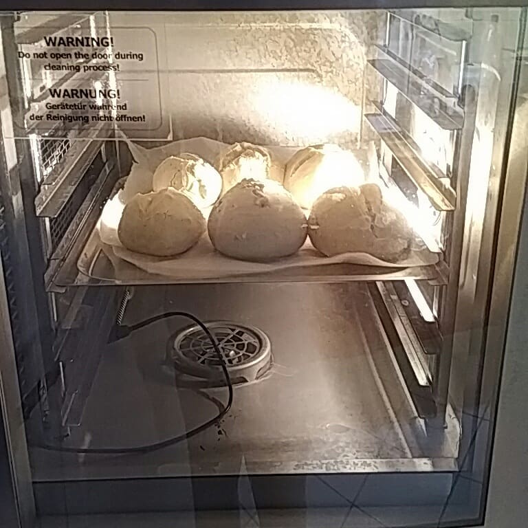 tamhanna's tweet image. #whitebread #experiment. Decided to play around with the #cuttingpattern on top of the #doughballs - swipe along for a #beforebaking and an #afterbaking comparison picture. Actual baking process was done with the #retigobluevision as always, the…

📸 instagram.com/p/COrnAZmjkCb/