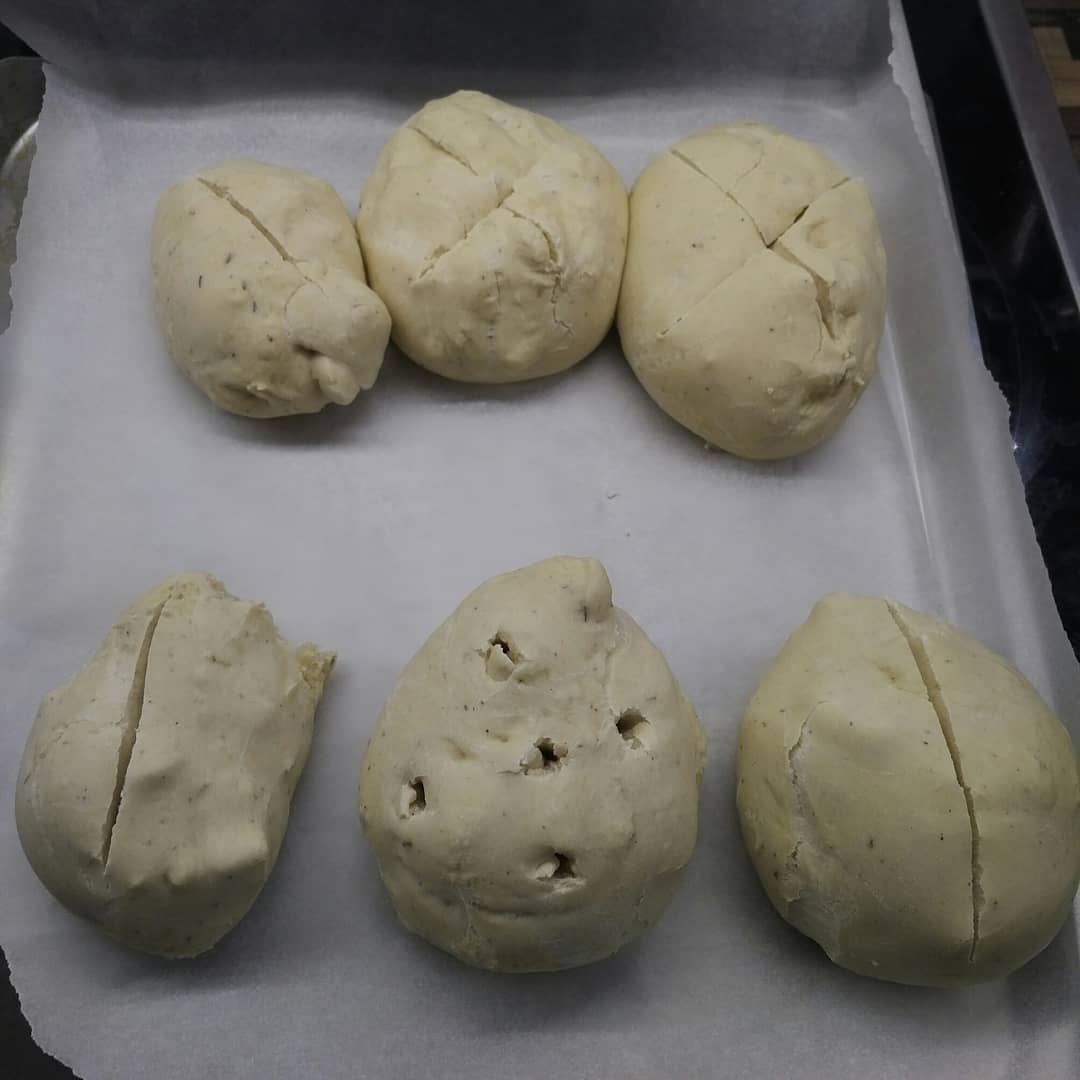 tamhanna's tweet image. #whitebread #experiment. Decided to play around with the #cuttingpattern on top of the #doughballs - swipe along for a #beforebaking and an #afterbaking comparison picture. Actual baking process was done with the #retigobluevision as always, the…

📸 instagram.com/p/COrnAZmjkCb/