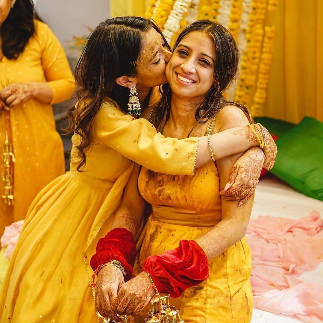 Create memories with your BFF– Bridesmaids photoshoot Ideas WE LOVED! |  Bridesmaid photoshoot, Bride photoshoot, Indian wedding photography poses