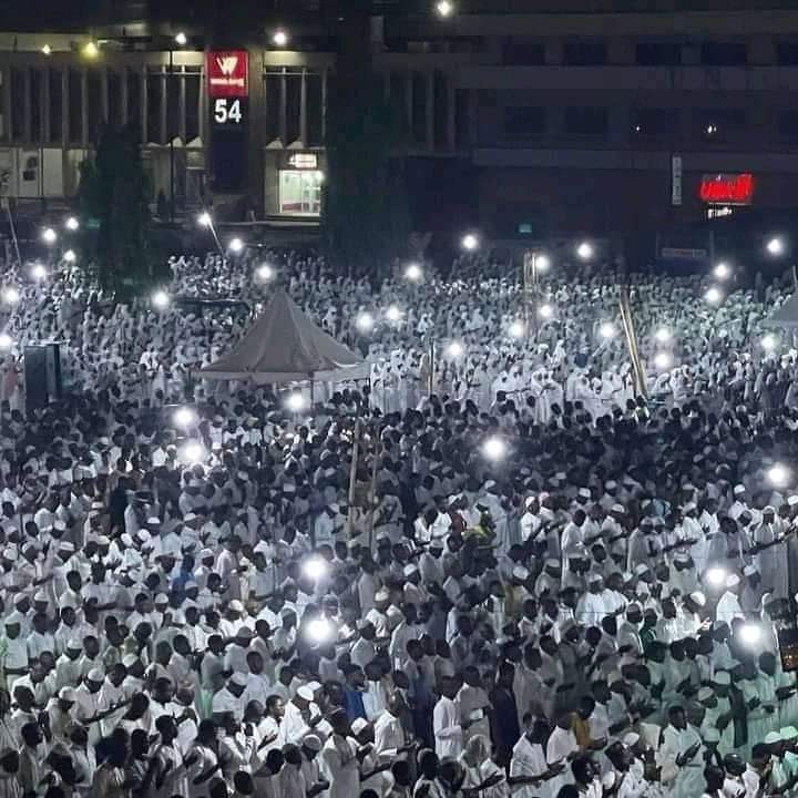 DeeOneAyekooto's tweet photo. Tahajjud Prayer in Lagos Nigeria 🇳🇬...... https://t.co/1FUzqvlBFD