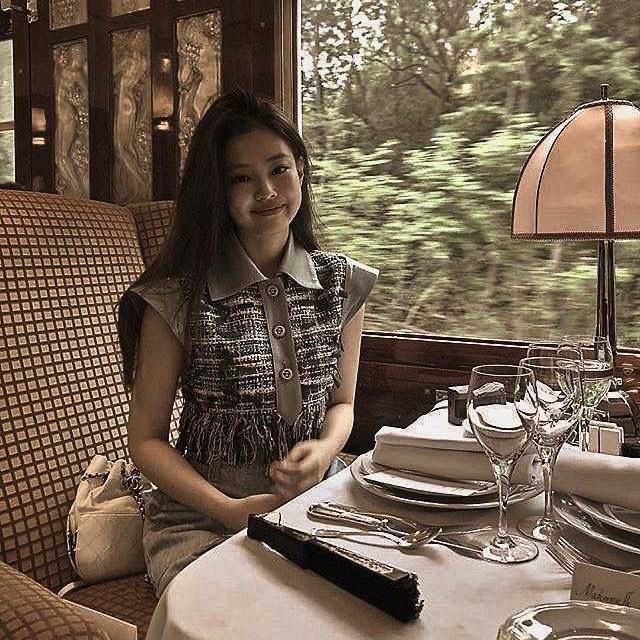 hi gua oline, pake muka jennie . sini bekawan, gua masi baru di twt hahaha 

mutualan ? rt or like
fambest ? dm

ditunggu yaa, sekalian ajarin gua main rp twt 

#roleplayerindonesia #roleplayerindo #roleplayer #roleplaykpop