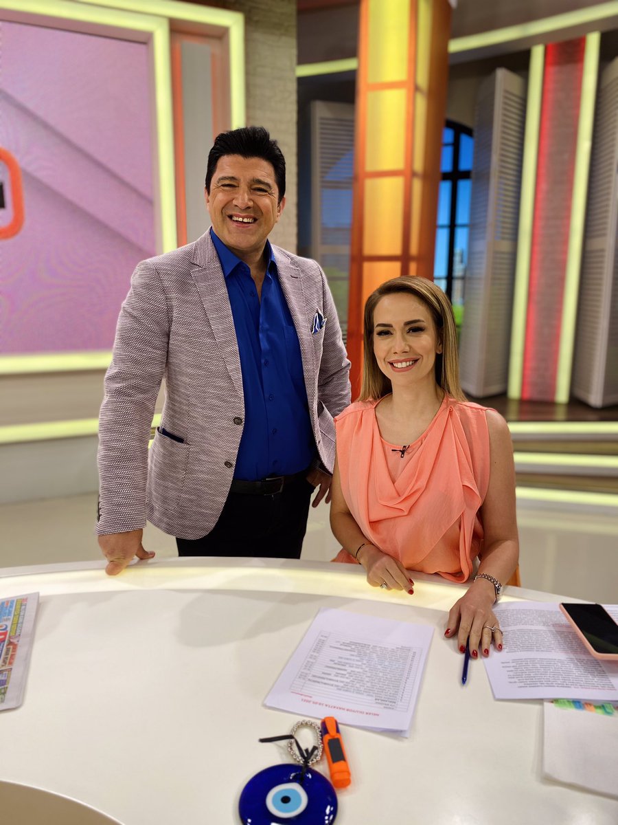 neleroluyor_tv's tweet photo. Hakan Ural ve Nur Tuğba Namlı'nın sunumuyla #NelerOluyorHayatta şimdi #KanalD'de! Bugün #HaftaBaşlıyor hashtag'iyle yorumlarınızı bizimle paylaşmayı unutmayın! @neleroluyor_tv @KanalD @PhYapimSirketi https://t.co/ikd2w8gFyw