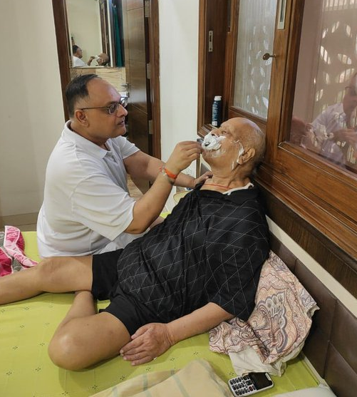 एक पुत्र की पिता को अंतिम विदाई…/संदीप मित्तल, आईपीएस 4thestate.news/tributetolatef…