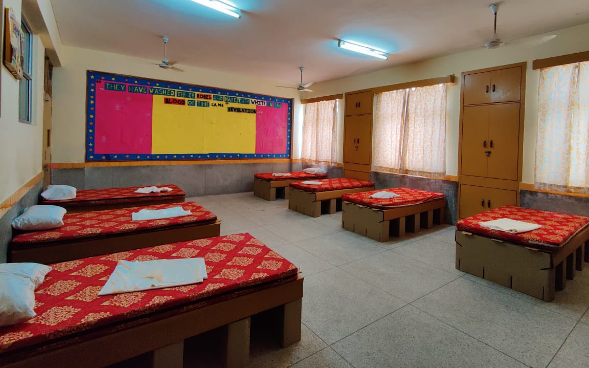 Capt_Ck's tweet photo. 100 oxygen beds are now operational at Mount Carmel School, Sector 22 , Dwarka, New Delhi, 
Tel: 011 28052001-2

Only SPO2 85 and above will be admitted after examination by doctors. 

Personally verified as it is in my area. #Delhi #OxygenBeds https://t.co/OeNxNvQd6N