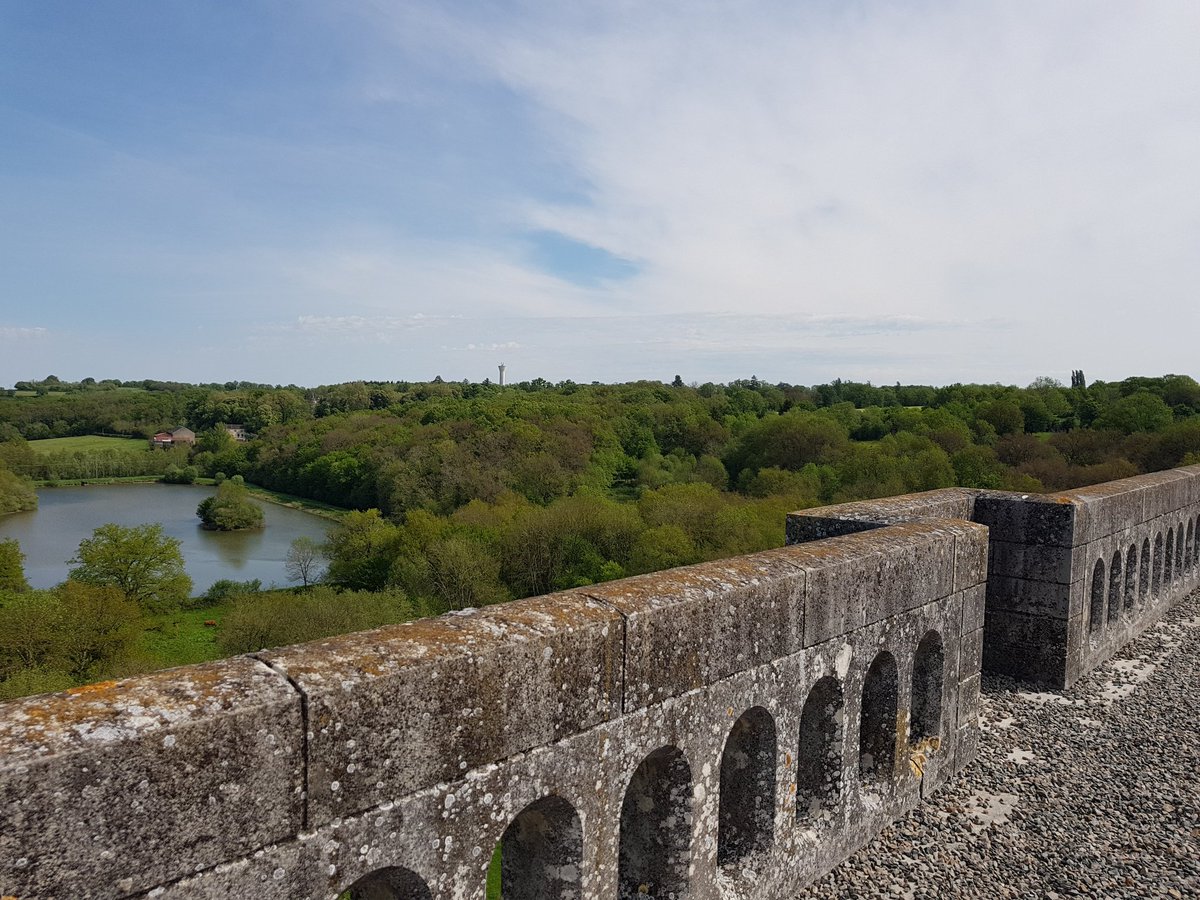 aurore_perrot's tweet photo. Certains diront qu'il ne fait pas bon vivre dans le Berry, vous avez sans doute raison... 😅😏☀️🙌🏻
#notreberry #berry #indre #campagne #weekend #balade #nature #viaduc #cluis #run #friends #life #love https://t.co/6O5PKq3zOy