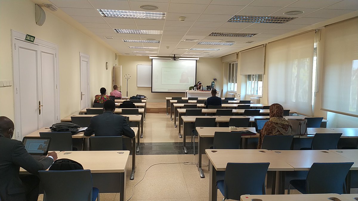 esc_espana's tweet photo. La semana pasada, dentro del 1º Encuentro Diplomacia&amp; RRII, tuvo lugar una clase conjunta de #español entre estudiantes de #ELE del Máster en Diplomacia y RRII y aspirantes diplomáticos de Noruega. La sesión trató aspectos como la cultura y la lenga española.🇸🇯🗣️🇪🇦 https://t.co/XUzNfR2pvi