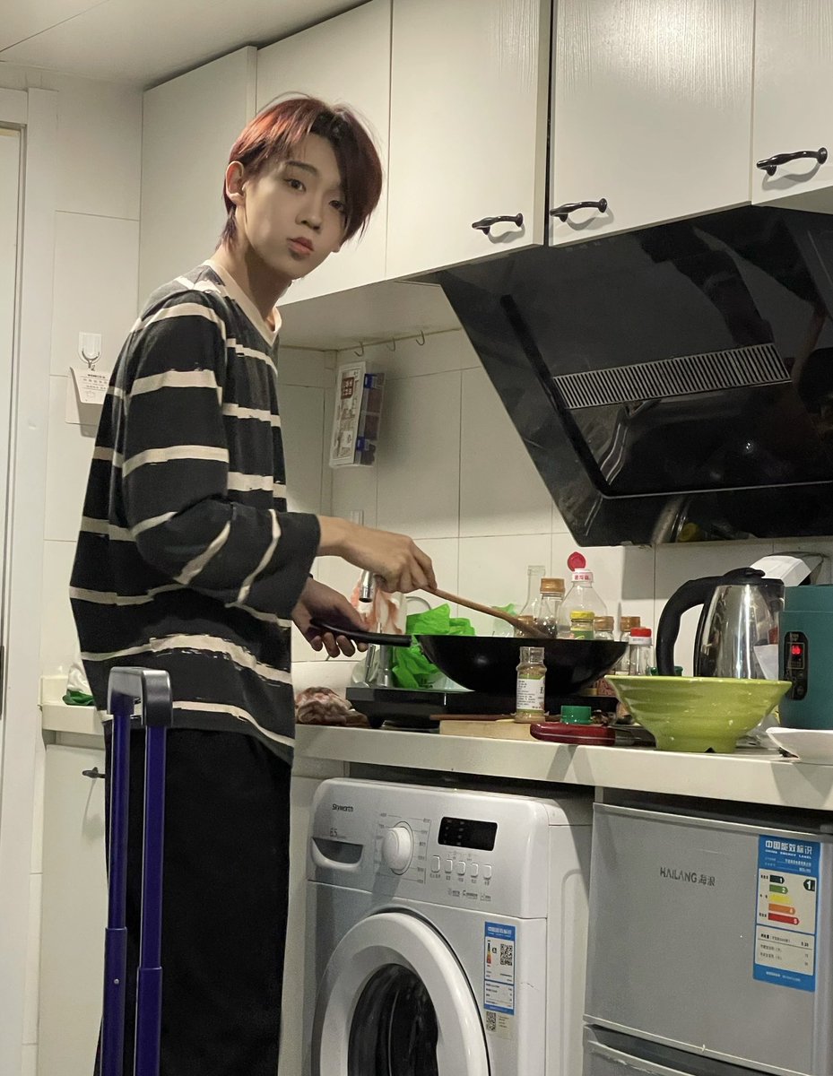 yes his height is 183cm ~ and he said that lately he's learning on how to cook