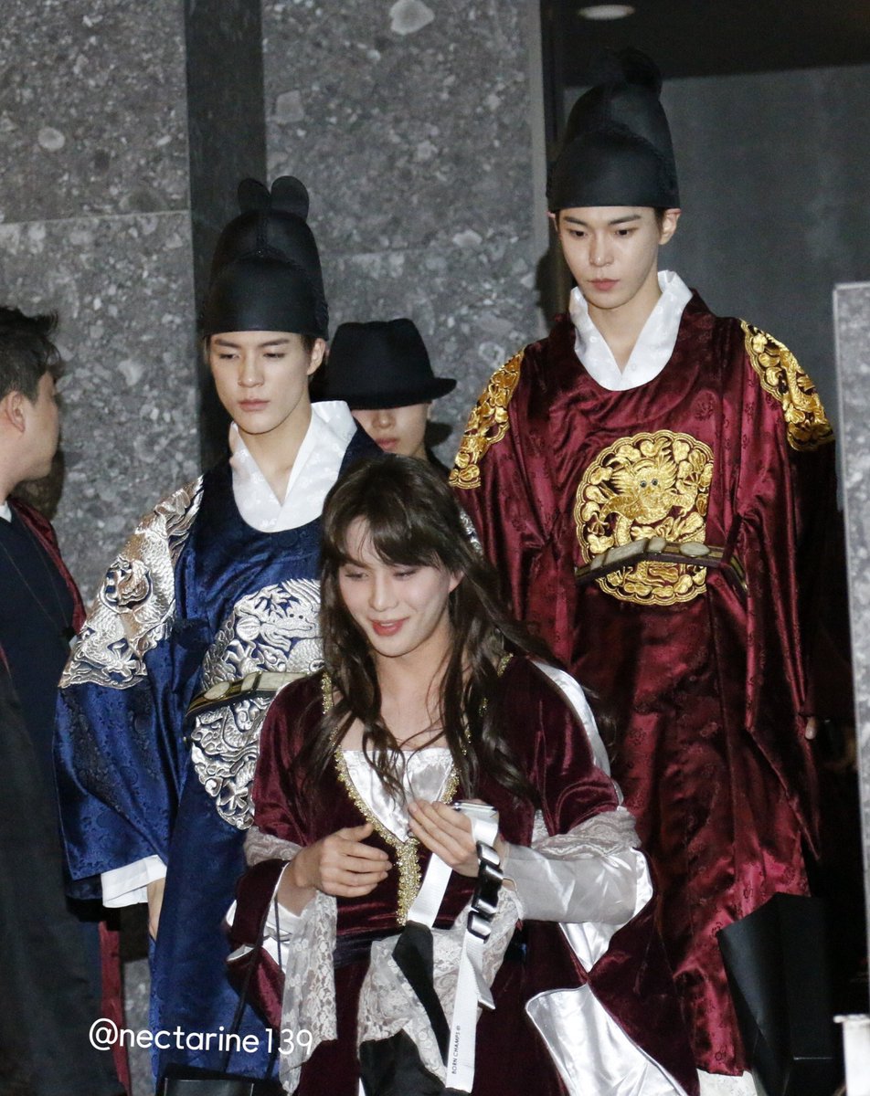 full view of the royal family..?