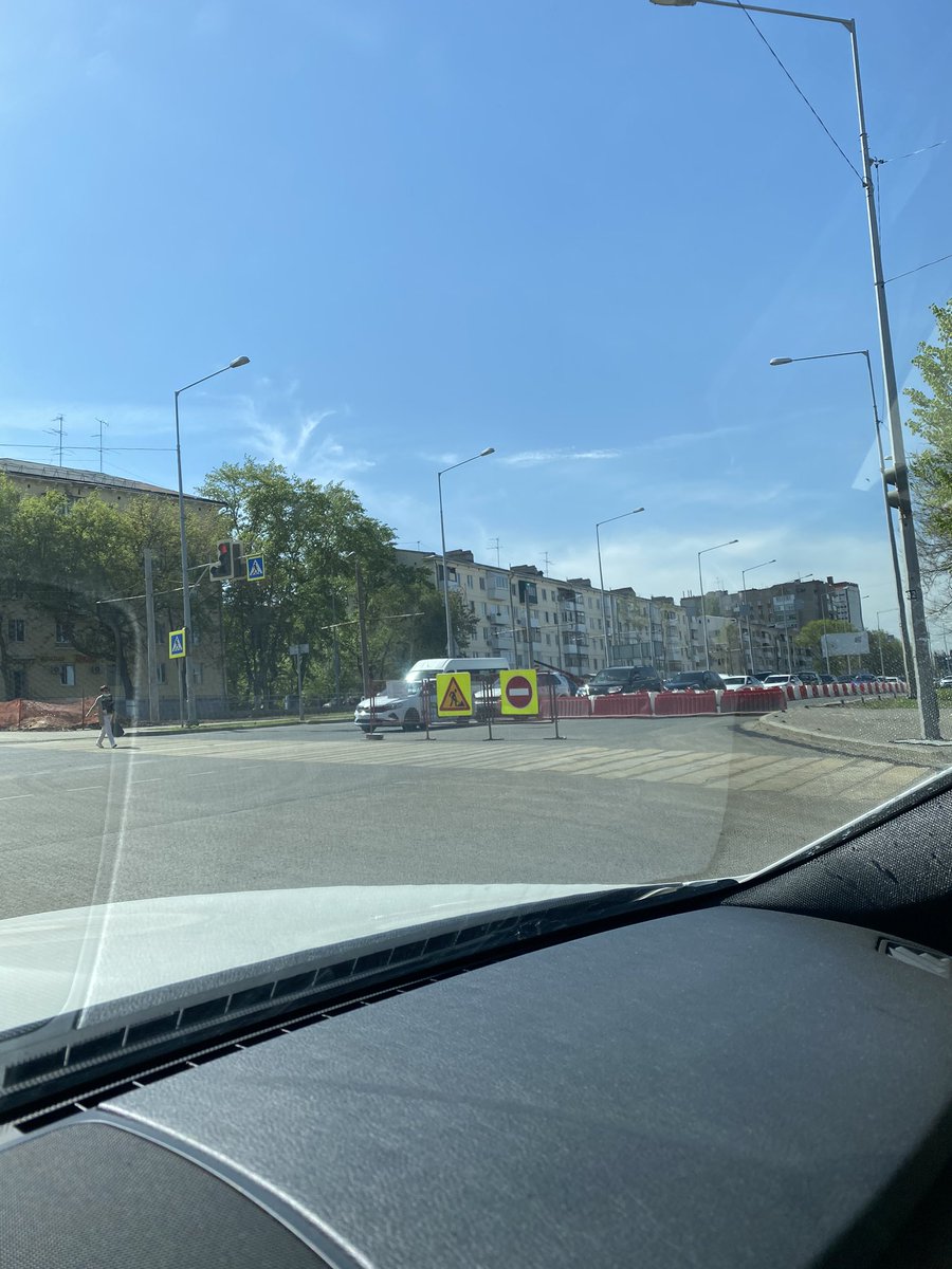 <a href="/SamMobilePriem/">Мобильная приемная Губернатора Самарской области</a> <a href="/DepGorHozSamara/">Департамент ГХиЭ</a> В плане обратите внимание?! Прежде чем перекрывать надо подумать об организации движения! Срочно к исполнению, а не «обратите внимание»!!! <a href="/E_Lapushkina/">Елена Лапушкина</a> <a href="/Mintrans163/">Минтранс СО</a>