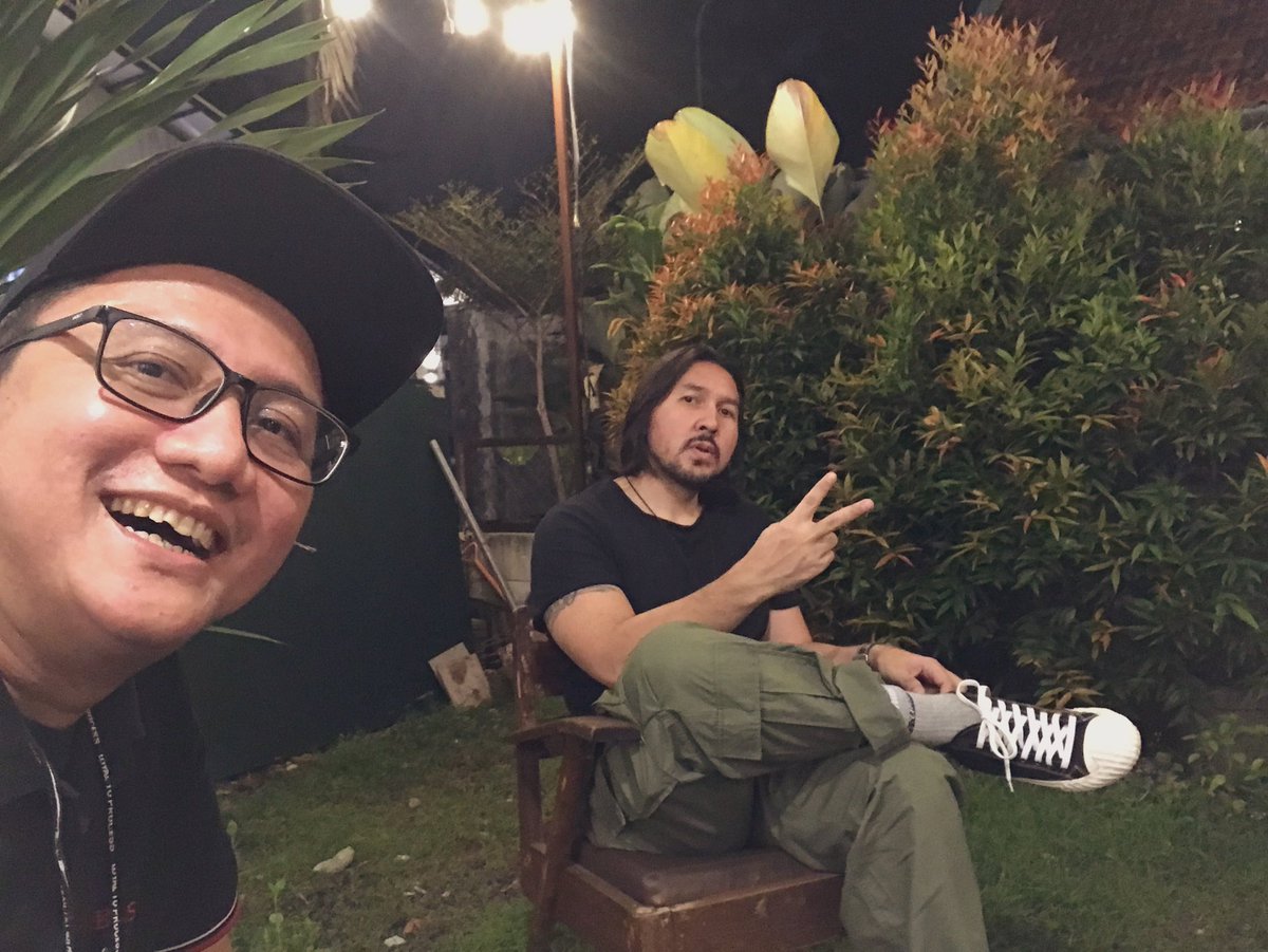 Semalam di backyard <a href="/union_well/">Unionwell</a> <a href="/mblocspace/">M Bloc Space</a> ngobrol panjang lebar dengan <a href="/davidbayu/">david bayu</a> tentang situasi terkini <a href="/Naifband/">NAIF</a>. Ia memastikan bahwa band tsb telah resmi BUBAR. Penjelasan lebih lanjut darinya kabarnya bakal segera dirilis. Big loss!