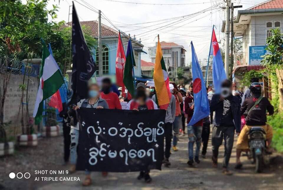 Myanmar_Now_Eng's tweet photo. Anti-coup protesters marched in Taunggyi, Shan State on Monday holding a banner that said 'You Shall Not Rule,' a  public rejection of the junta regime. (Photo- Supplied) #WhatsHappeningInMyanmar https://t.co/u5ZeSLDrlU
