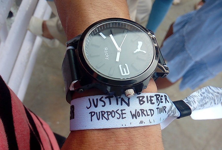 Chelsea_Ngente's tweet photo. 4yrs ago today I saw my idol Justin Bieber at DY Patil Stadium, Mumbai. I was studying in Mizoram Univ that time and had to work on weekends to earn money for tickets &amp; transportation. Also got financial &amp; moral supports from my family &amp; friends. Best day ever! #PurposeTourIndia https://t.co/KQOQHPRp3S