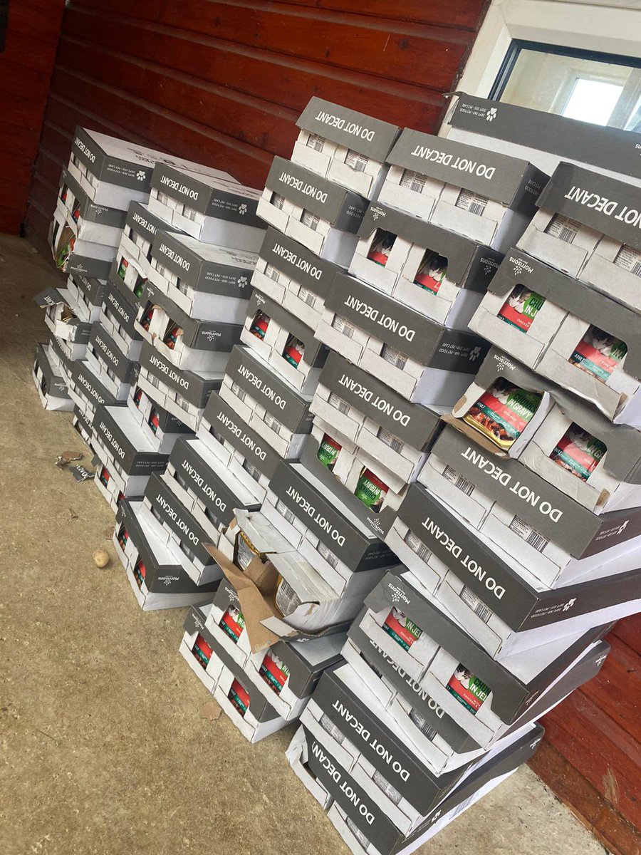 catsinoxford's tweet photo. A huge thank you to @Morrisons in Banbury who donated all of this food to the cats in our care 😸#CatsOfTwitter #kittyloafmonday https://t.co/oFyel2RjVk