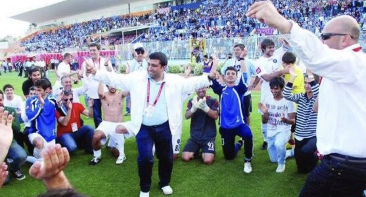 bizadanaliyik's tweet photo. 26 yılın en güzel sabahına uyandık! Allahım çok bekledik bu günü. Günaydın Şampiyon takımjn Şampiyon taraftarı!Günaydın portakal çiçeği Şampiyon şehir Adana!Sosyetenin değil varoşların, işçinin emekçinin halkın takımı! Lig şimdi süper oldu! 💙⚡🏆 #AdanaDemirspor https://t.co/6OLf6A5CtP