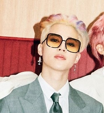 _crazyfomaself's tweet photo. why do i feel like jimin just played around asking joonie, hobi, and jk for some leftovers haircolor and just put it on his hair for fun but then charan you have a fucking cutie lovely sexy jimin? https://t.co/BVYbS8EuLv