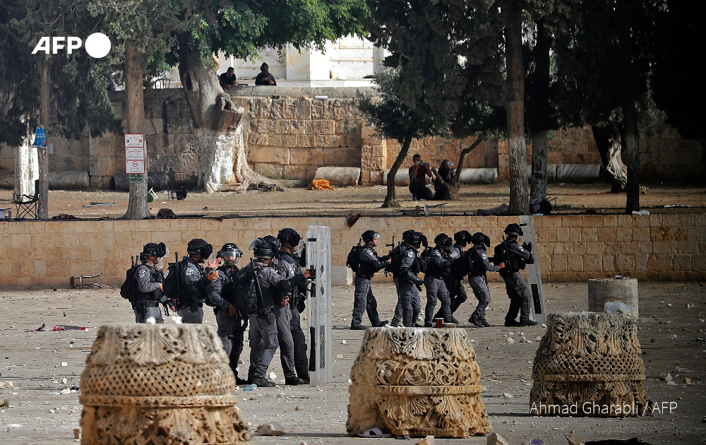  #UPDATE: Hundreds have been wounded in new clashes between Palestinians and Israeli security forces in Jerusalem as a planned march marking Israel's 1967 takeover of the holy city threatens to further inflame tensions http://u.afp.com/UmHu 