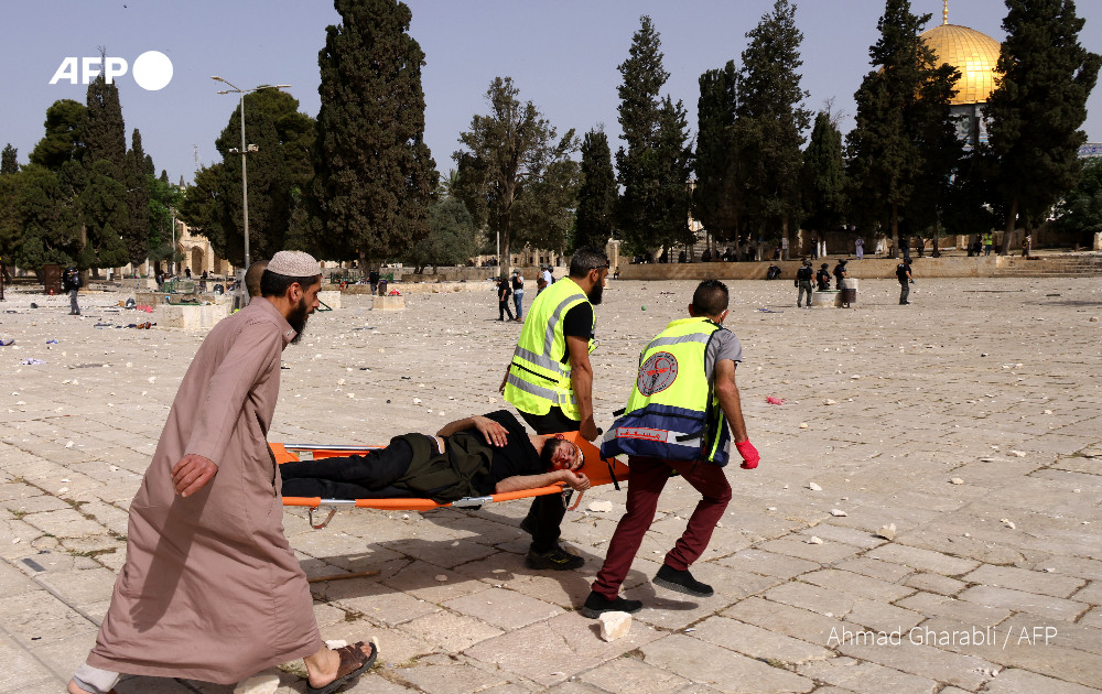  #UPDATE: Hundreds have been wounded in new clashes between Palestinians and Israeli security forces in Jerusalem as a planned march marking Israel's 1967 takeover of the holy city threatens to further inflame tensions http://u.afp.com/UmHu 