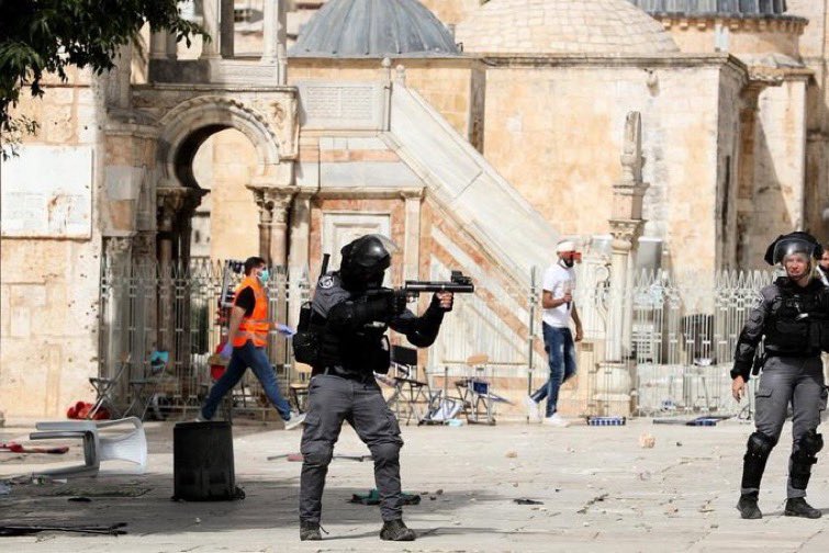 rouda0512's tweet photo. This is what it looks like INSIDE Al Aqsa mosque right now. Israeli forces are shooting Palestinians, spraying tear gas, and throwing stun grenades with alarming frequency—all during the holiest time of the year for Muslims.
#Jerusalem 
#القدس_ينتفض https://t.co/mINhIdxiSt