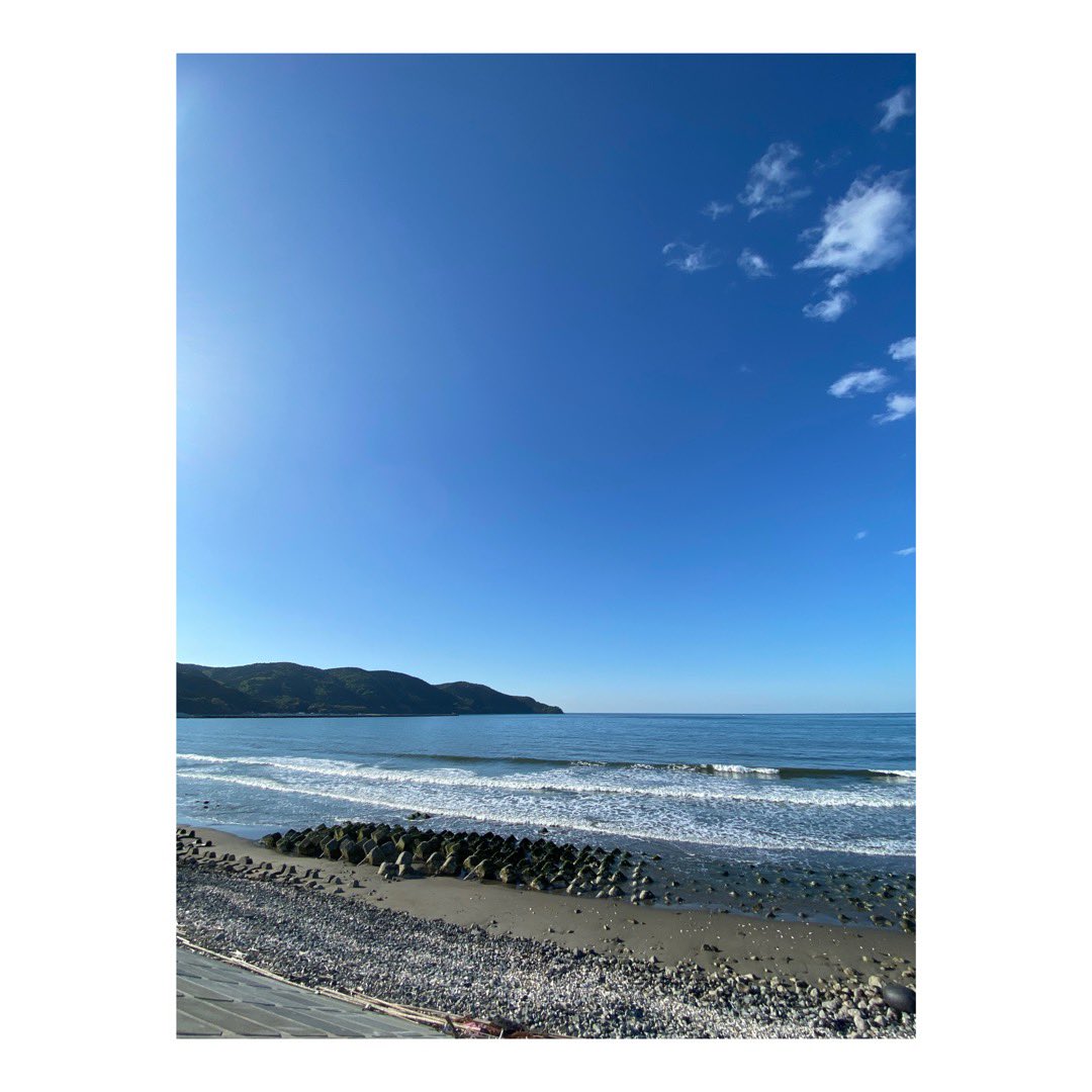 bluewing283's tweet photo. 月曜日も無事に終了♬
皆さん、今日もお疲れ様です🍵
美しい&猛烈な風の石巻でした✨
#石巻生活 #beautifullife #wonderfullife #godisgoodallthetime #polewalking #morning #shotoniphone https://t.co/pQ9n58lFPV