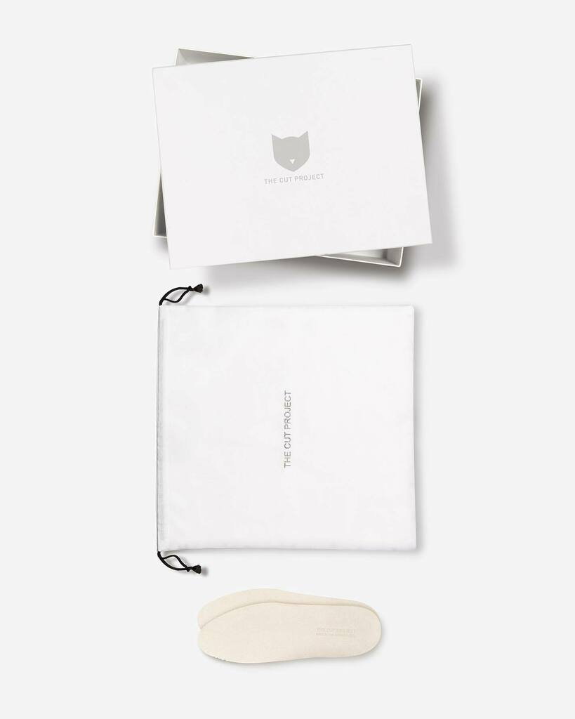 thecutproject's tweet photo. B E A U T I F U L I N S I D E & O U T
•A Luxury Packaging for an Exclusive Product•
#outofthebox
https://t.co/nVbmHGlLdf
.
#exclusivefootwear #madeintheneighborhood #thecutproject #sneakers #womenstyle #womensneakers #womenshoes #onlyforwomen #luxur… https://t.co/BwVVaEYNdH https://t.co/xUWx6ekbdu